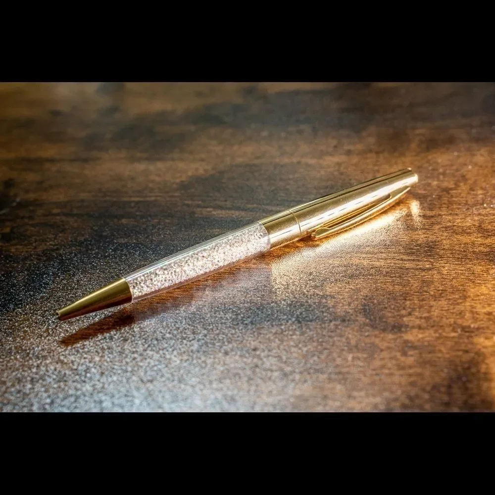 New Collectible Gold Tone Pen with Crystals